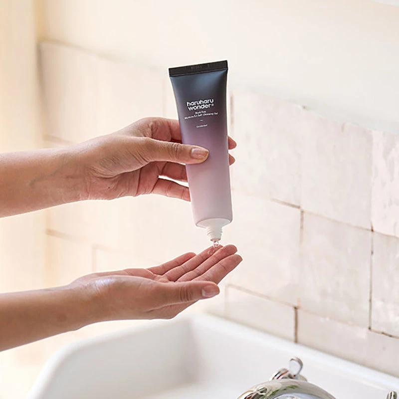 Black Rice Moisture 5.5 Soft Cleansing Gel 3 Black Rice Moisture 5.5 Soft Cleansing Gel - Image 3