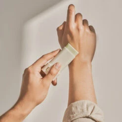Matte Sun Stick : Mugwort+Camelia SPF50 PA++++ -Cosrx Shop 12055211 540x fb4fe535 e621 4a5c 8726 1f89c5a15def