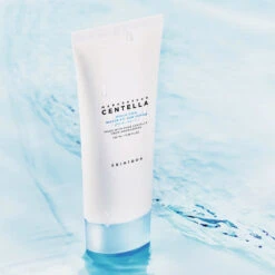 Madagascar Centella Hyalu-Cica Water-Fit Sun Serum SPF50+ PA++++ -Cosrx Shop 240624 Water fitSunSerum100 3kopie