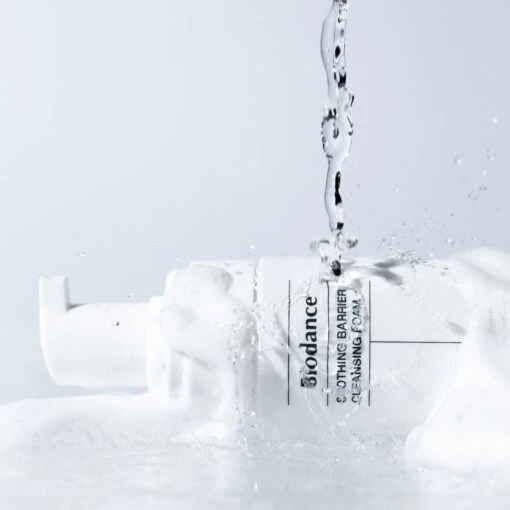 Soothing Barrier Cleansing Foam - Image 5
