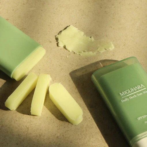 Daily Herb Sun Stick SPF50+ PA++++ - Image 4