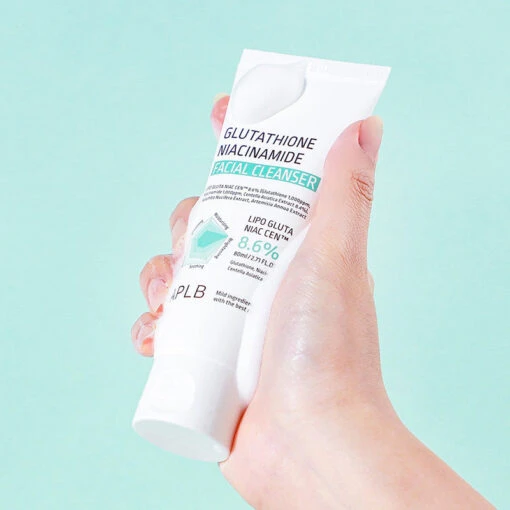 Glutathione Niacinamide Facial Cleanser - Image 2