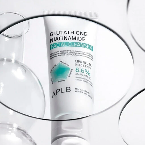 Glutathione Niacinamide Facial Cleanser - Image 4