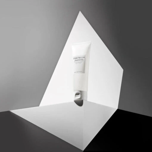 Madagascar Centella Tone Brightening Cleansing Gel Foam - Image 4