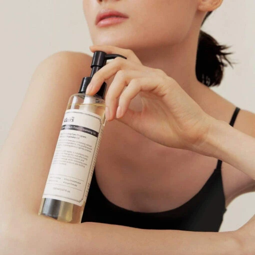 Gentle Black Fresh Cleansing Oil - Image 3