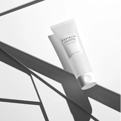 Madagascar Centella Tone Brightening Cleansing Gel Foam - Image 5