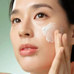 Wonder Releaf Centella Cream Unscented -Cosrx Shop 5 0acc439a 1ee7 48e9 bbda 79f13f3f828d