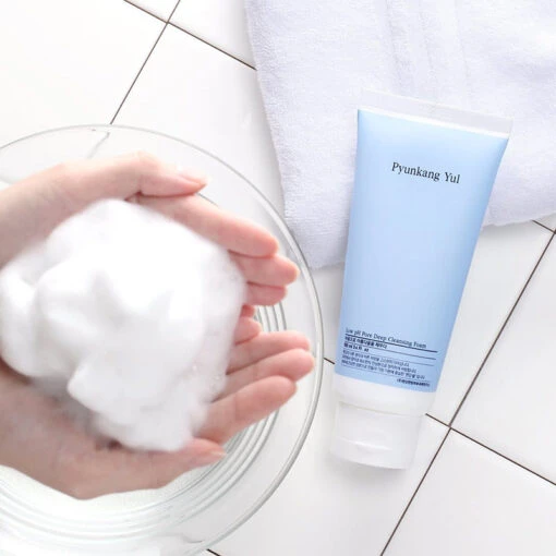 Low PH Pore Deep Cleansing Foam - Image 4