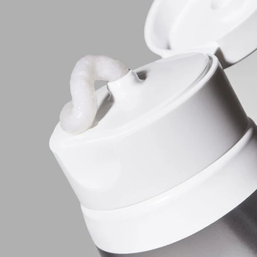 8 Hyaluronic Acid Hydrating Gentle Foaming Cleanser - Image 5