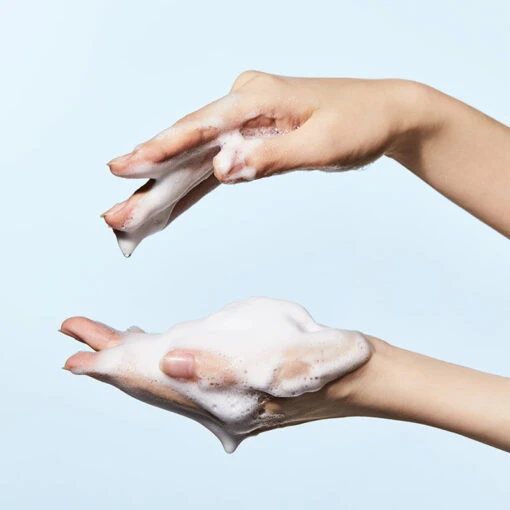 8 Hyaluronic Acid Hydrating Gentle Foaming Cleanser - Image 4