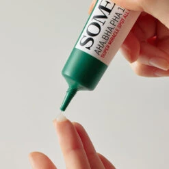 AHA BHA PHA 14 Days Super Miracle Spot All Kill Cream -Cosrx Shop 8809647390282 MIRACLESPOTALLKILLCREAM 30ml visualcut usage