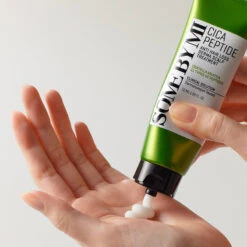Cica Peptide Derma Scalp Conditioner -Cosrx Shop 8809647390985 CICAPEPTIDEANTIHAIRLOSSDERMASCALPTREATMENT 50ml usagecut02