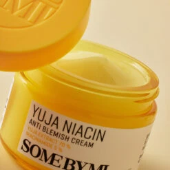 Yuja Niacin Anti-Blemish Cream -Cosrx Shop 8809647393085 YUJANIACINANTI BLEMISHCREAM 60g visualcut 08