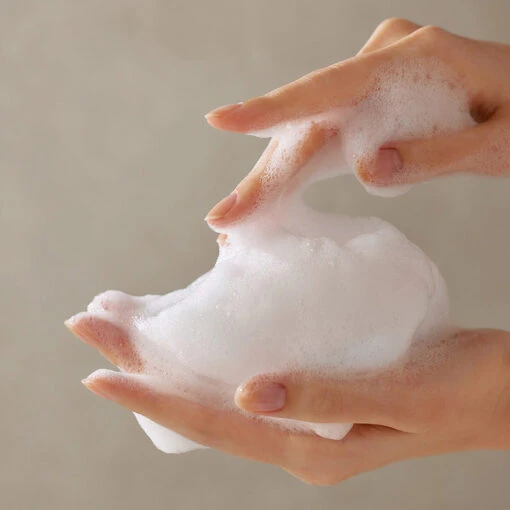 AHA BHA PHA 30 Days Miracle Acne Clear Body Cleanser - Image 4