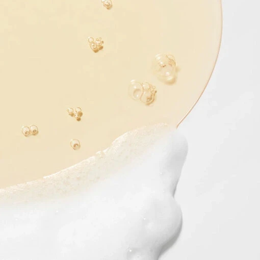 Propolis B5 Glow Barrier Calming Oil To Foam - Image 3