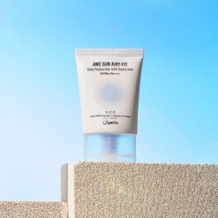 Awe-Sun Airy-fit Daily Moisturizer With Sunscreen SPF -Cosrx Shop Airy fitDailyMoisturizerwithSunscreen EditorialImage Before 12