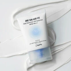 Awe-Sun Airy-fit Daily Moisturizer With Sunscreen SPF -Cosrx Shop Airy fitDailyMoisturizerwithSunscreen EditorialImage Before 6