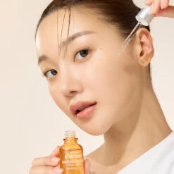 All Day Vitamin Brightening & Balancing Facial Serum -Cosrx Shop Brightening BalancingSerum EditorialImage 6kopie