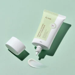Centella Calming Daily Sunscreen SPF 50+ PA++++ -Cosrx Shop Centella Calming Daily Sunscreen 60ml VISUAL 12
