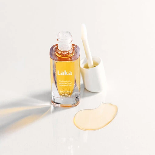 Soothing Vegan Lip Oil - Image 8