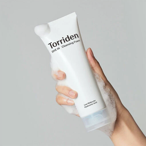 DIVE-IN Low Molecular Hyaluronic Acid Cleansing Foam - Image 4