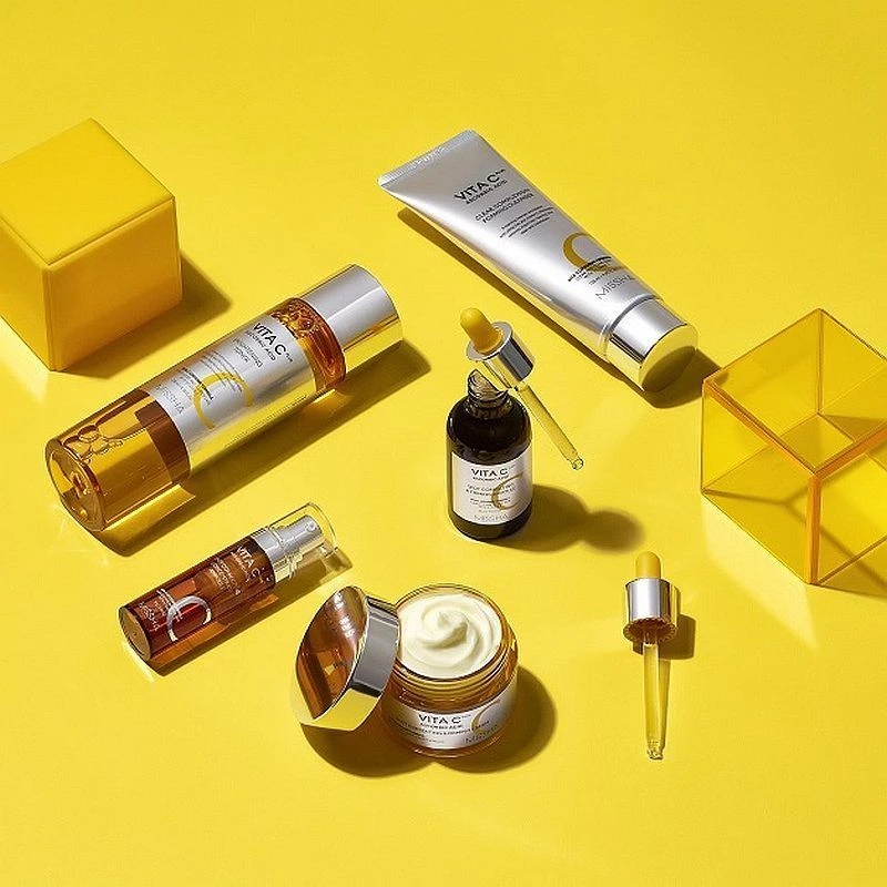 Vita C Plus Spot Correcting & Firming Ampoule 5 Vita C Plus Spot Correcting & Firming Ampoule - Image 5