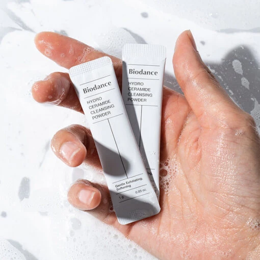 Hydro Ceramide Cleansing Powder - Image 3