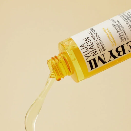 Yuja Niacin 30 Days Miracle Brightening Toner - Image 2