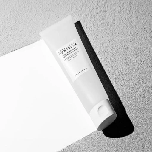 Madagascar Centella Tone Brightening Cleansing Gel Foam - Image 3