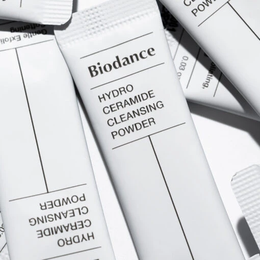 Hydro Ceramide Cleansing Powder - Image 6