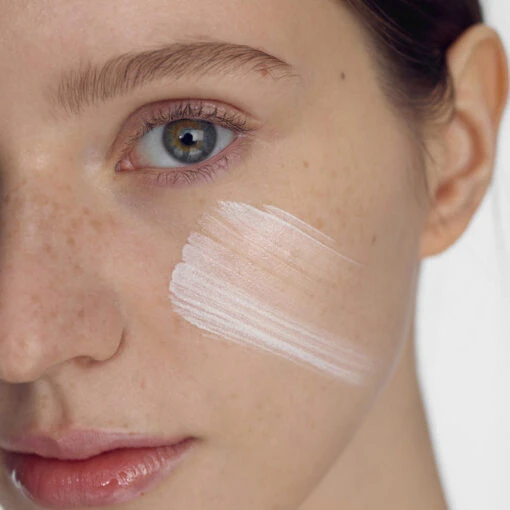 V10 Hyal Antioxidant Sunscreen SPF50+ PA++++ - Image 3