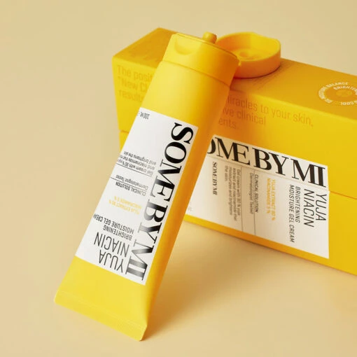 Yuja Niacin Brightening Moisture Gel Cream - Image 7