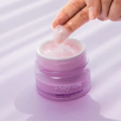 Pretty Filter Waterful Glow Cream -Cosrx Shop lifestyle 17 01 600x 86b0e6da da5c 42d8 b2d8 ce6deaa11e87