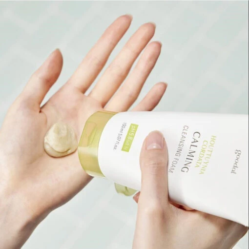 Houttuynia Cordata Calming Cleansing Foam - Image 5